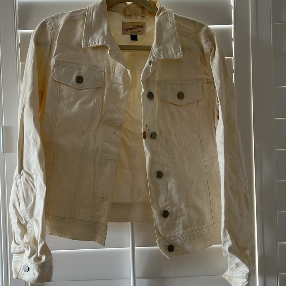 Size M Universal Threads White Denim Jacket